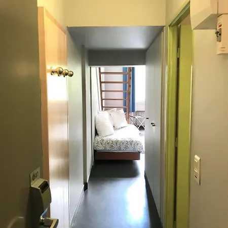 Maison Des Etudiants Canadiens Aparthotel