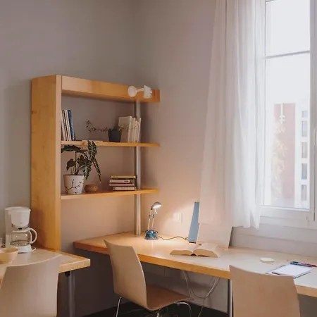 Maison Des Etudiants Canadiens *